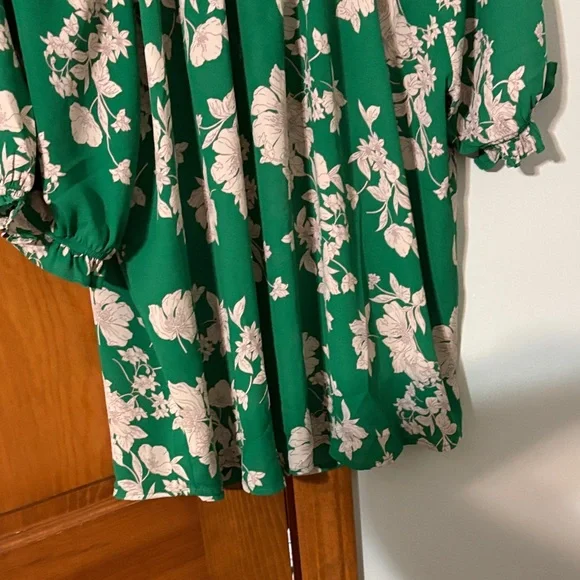 Floral Green Women's Top - Picture 5 of 9